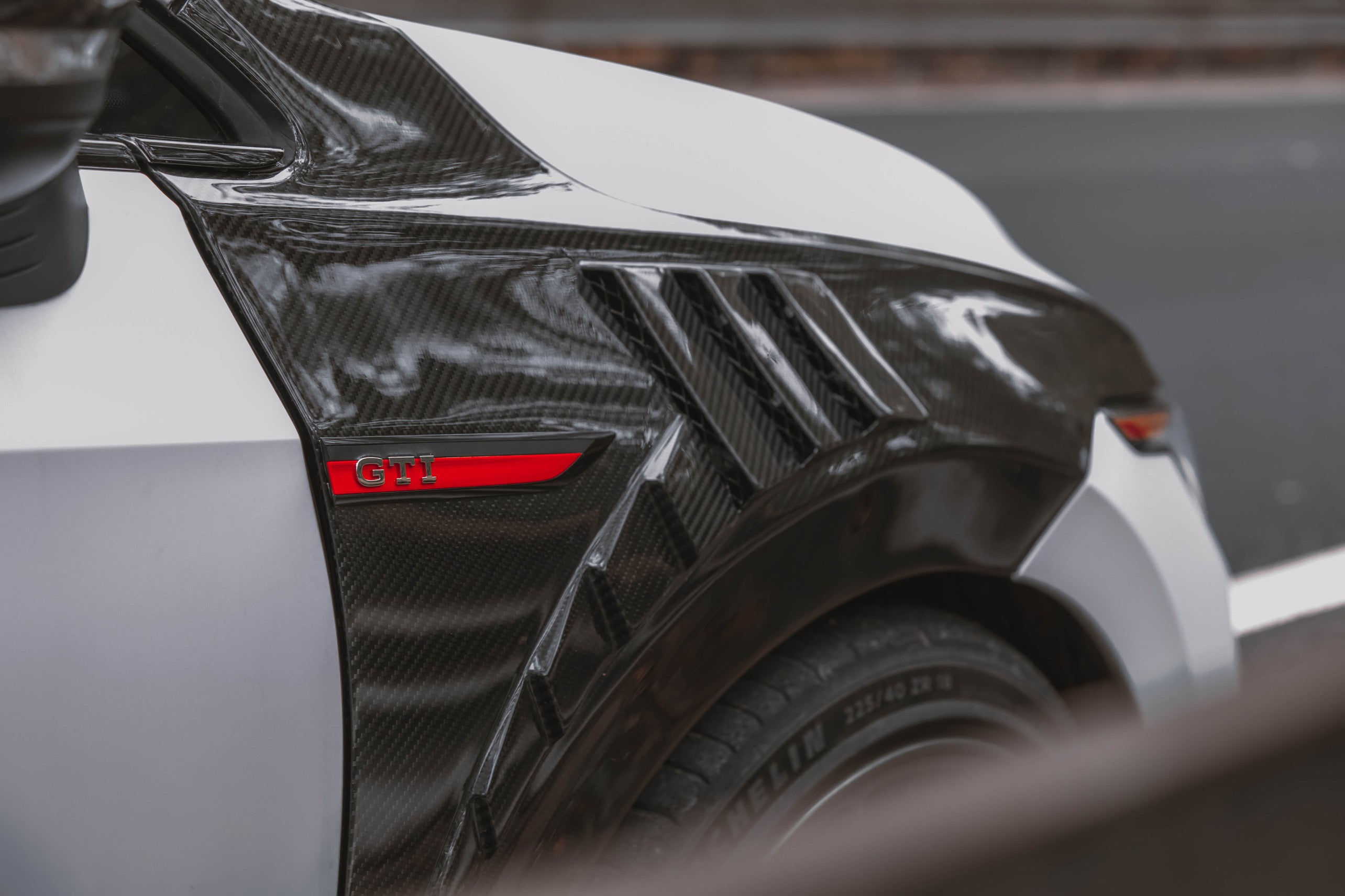 MK8 Golf GTI / R Carbon Fibre Vented Fenders