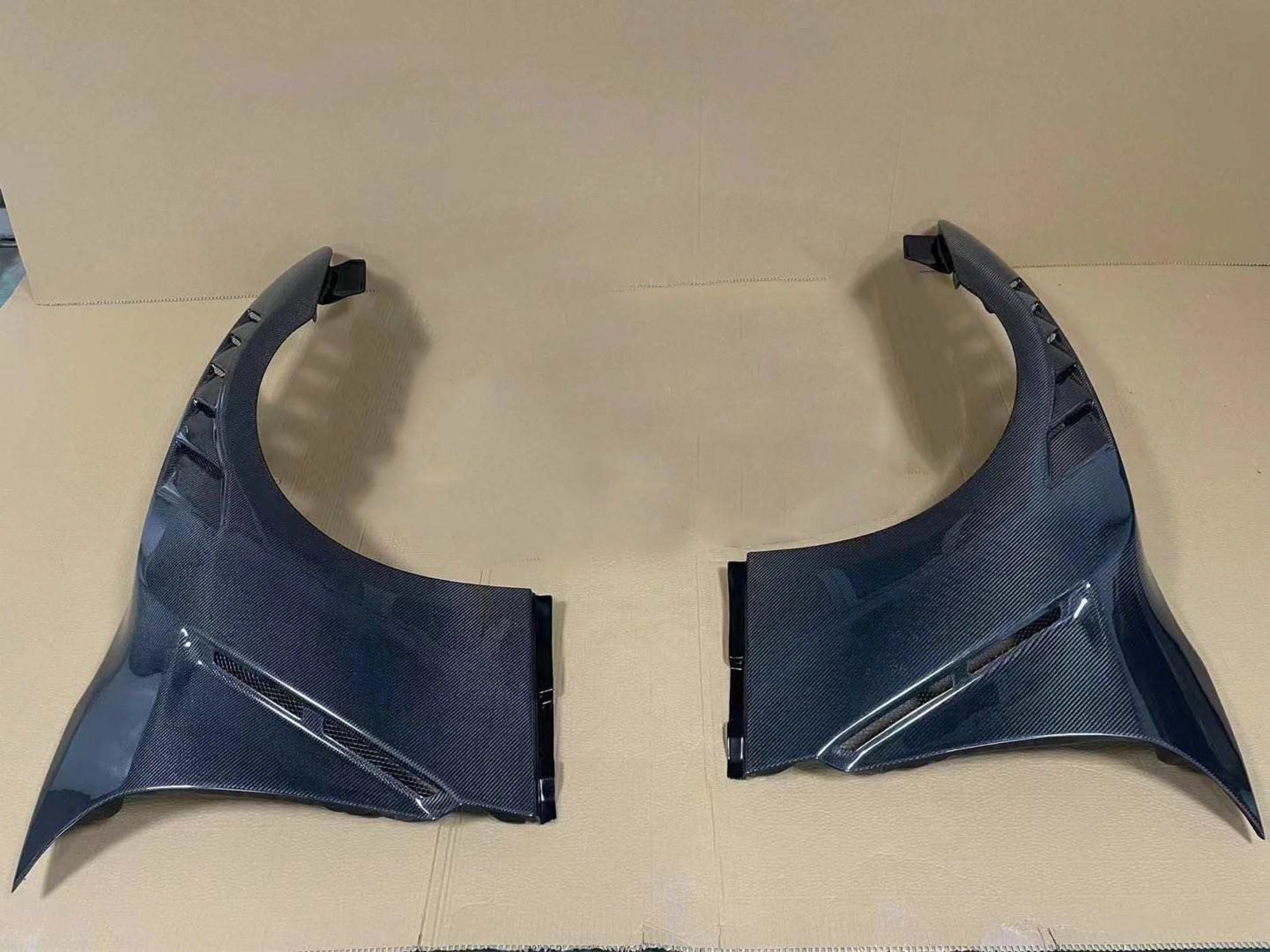 Nissan GTR Nismo Style Carbon Fibre Vented Front Wings/Fenders