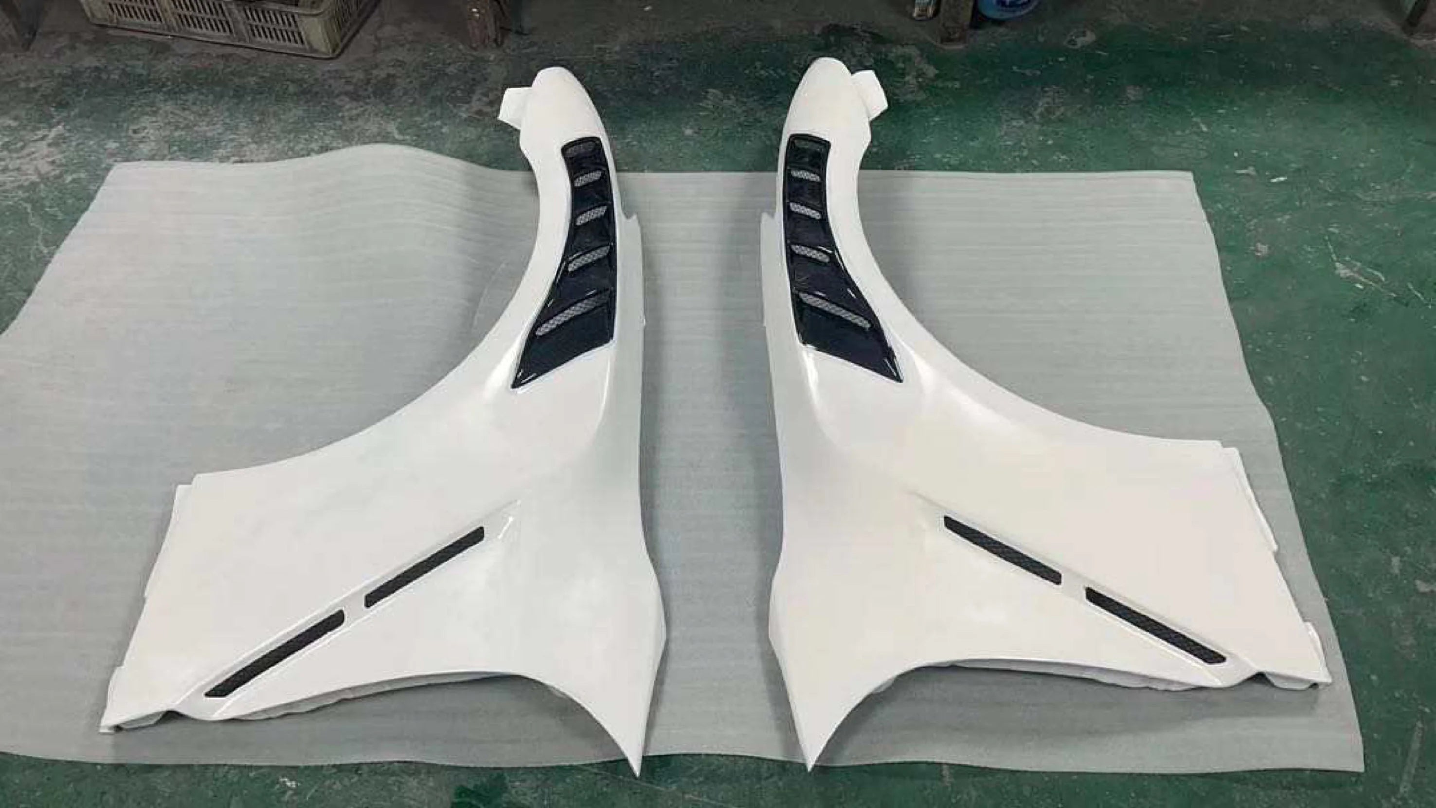 Nissan GTR Nismo Style Carbon Fibre Vented Front Wings/Fenders