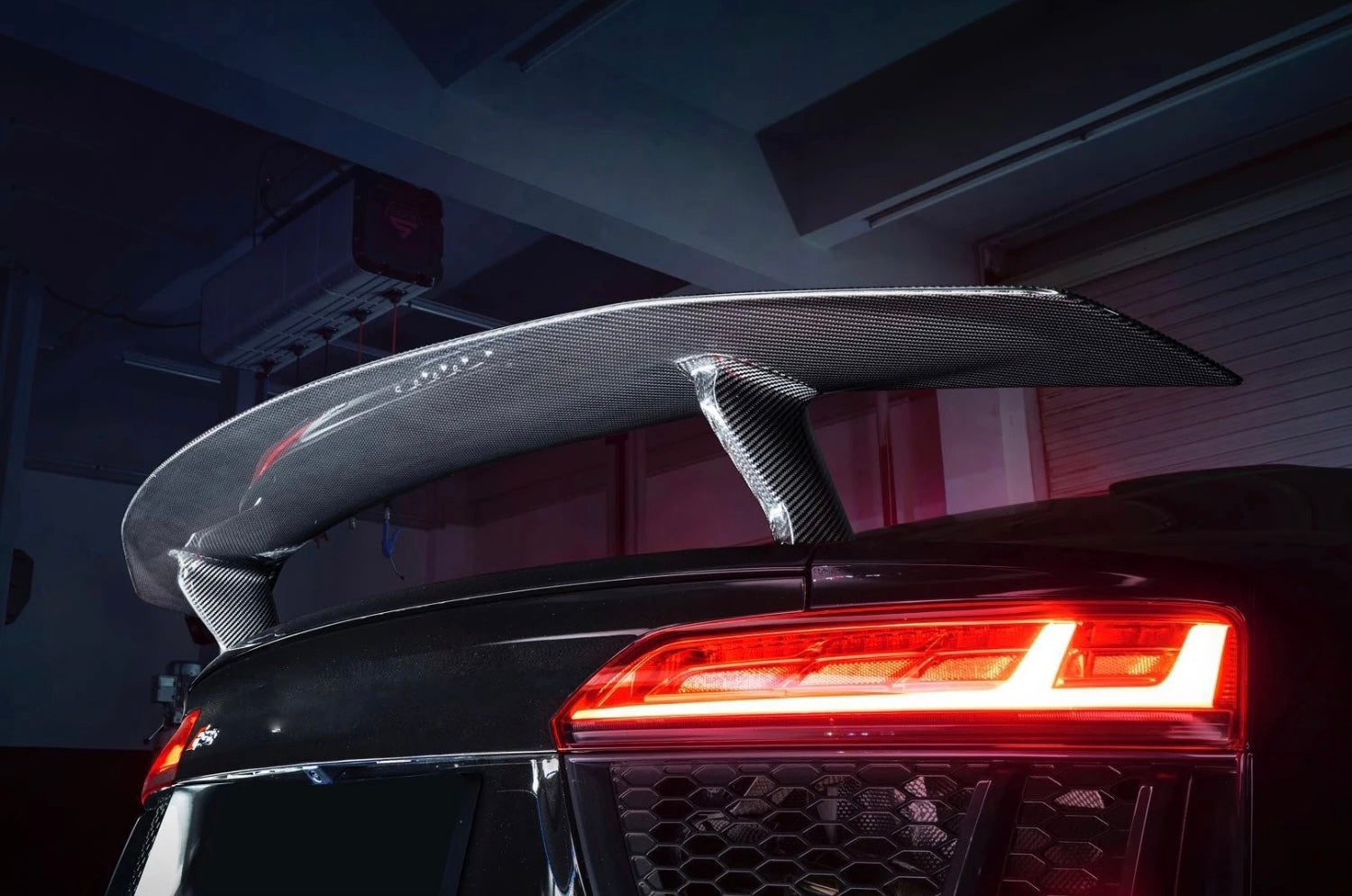 Audi R8. 2017 VS Style Carbon Fibre Rear Wing